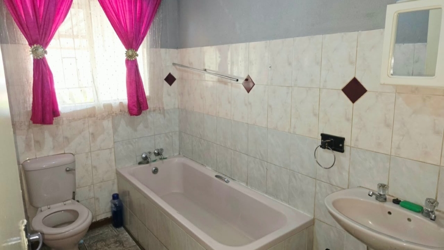 4 Bedroom Property for Sale in Tlhabane West North West